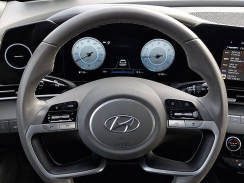 Used 2023 Hyundai Elantra SEL w/ Convenience Package image 19