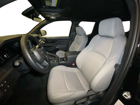 Used 2025 Toyota Tacoma SR5 AWD/4WD image 9