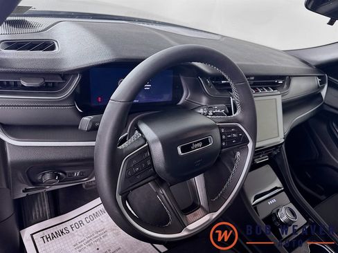 Used 2025 Jeep Grand Cherokee L Altitude image 9