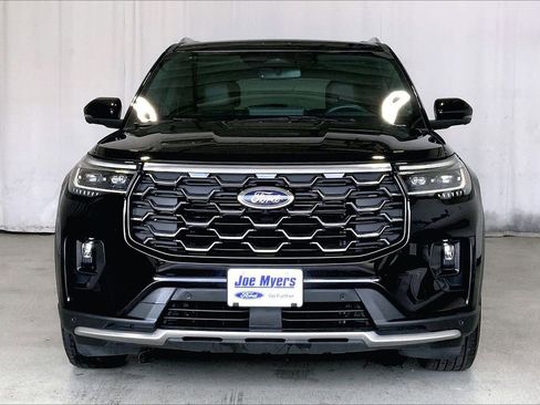Used 2025 Ford Explorer Platinum RWD image 2