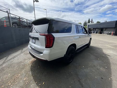 Used 2022 GMC Yukon XL Denali AWD/4WD image 6
