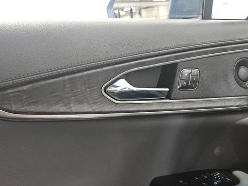 Used 2019 Lincoln Nautilus Reserve image 23