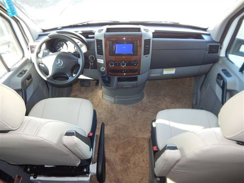 Used 2015 Mercedes-Benz Sprinter 3500 image 28