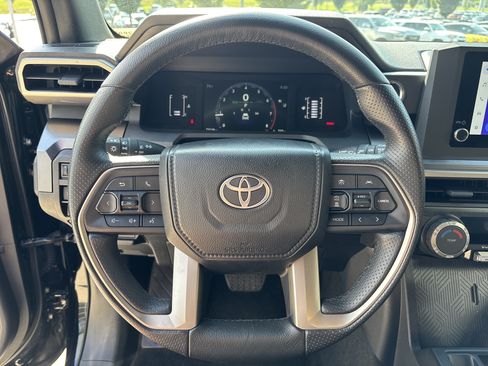 Used 2025 Toyota 4Runner SR5 AWD/4WD image 16
