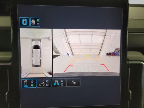 Used 2025 GMC Yukon XL Denali AWD/4WD image 14