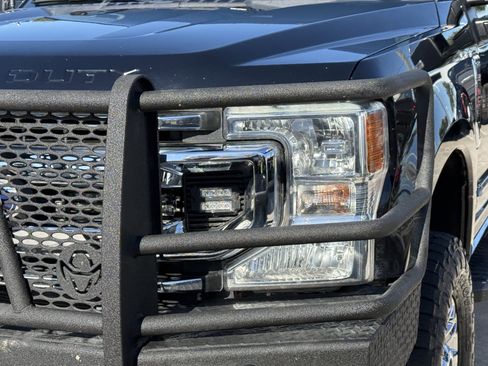 Used 2022 Ford F250 XLT w/ XLT Premium Package image 11