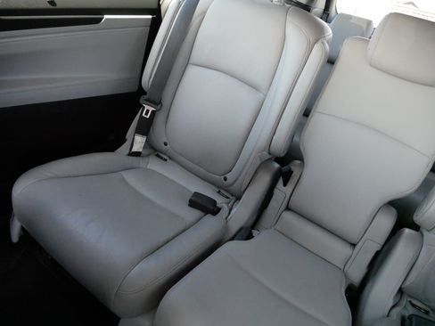 Used 2019 Honda Odyssey EX-L image 12