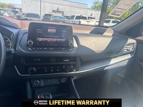 Used 2021 Nissan Rogue S image 15