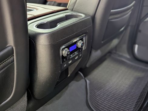 Used 2023 GMC Yukon Denali Ultimate AWD/4WD image 16