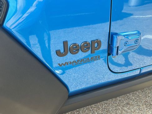 Used 2022 Jeep Wrangler Unlimited Sport image 11