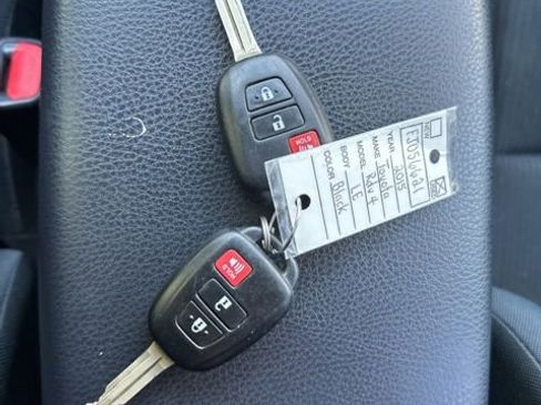 Used 2015 Toyota RAV4 LE FWD image 45