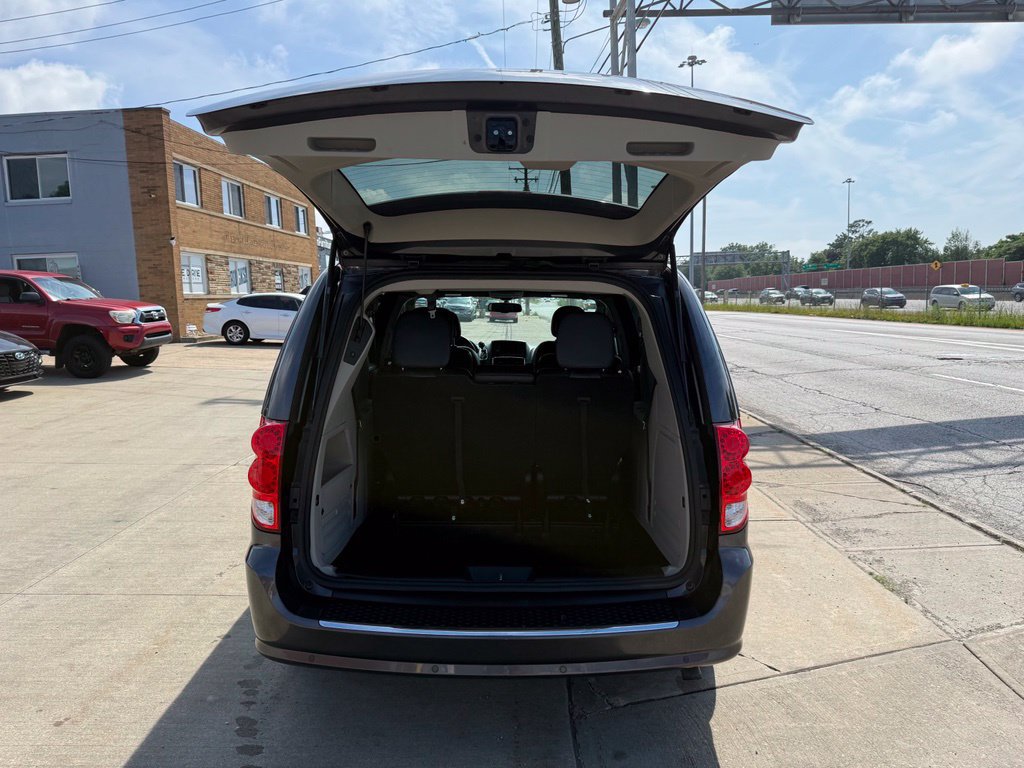Used 2017 Dodge Grand Caravan SXT w/ Rear Park Assist Package FWD image 14