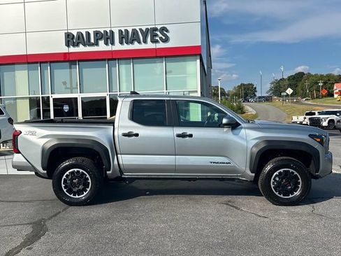 Used 2026 Toyota Tacoma TRD Off-Road w/ TRD Off Road Upgrade Package AWD/4WD image 2