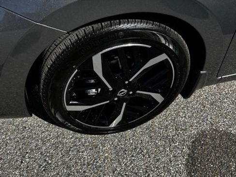 New 2025 Nissan Versa SR w/ Trunk Package image 10