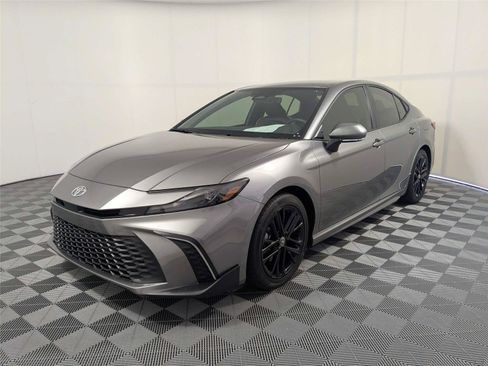 Used 2026 Toyota Camry SE w/ Convenience Package FWD image 2