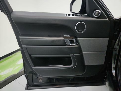 Used 2020 Land Rover Range Rover Sport SE image 22