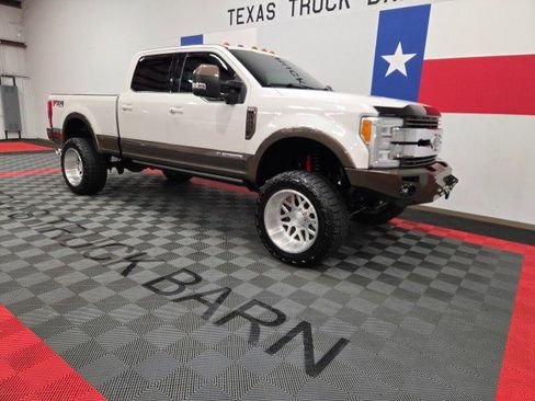 Used 2017 Ford F250 King Ranch w/ King Ranch Ultimate Package AWD/4WD image 14