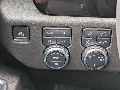 Used 2024 GMC Sierra 1500 SLE w/ Preferred Package image 18