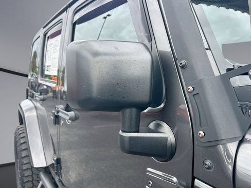 Used 2017 Jeep Wrangler Unlimited Rubicon w/ Cold Weather Group AWD/4WD image 29