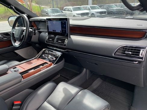 Used 2024 Lincoln Navigator Reserve image 13