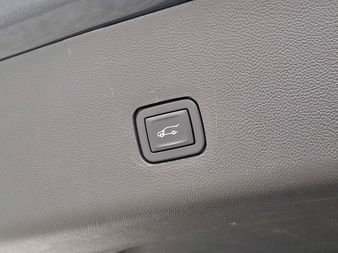 Certified 2020 Chevrolet Traverse LT w/ LT Premium Package image 29