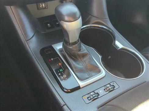 Used 2016 Toyota Highlander Limited image 23