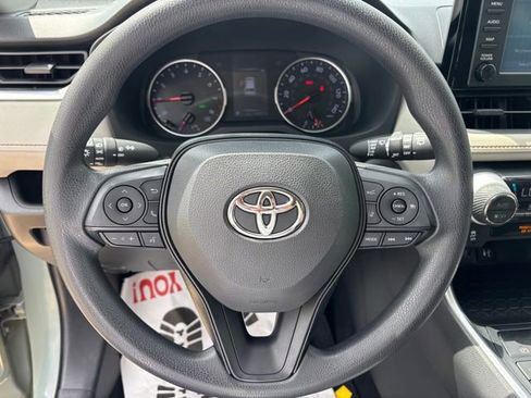 Used 2019 Toyota RAV4 XLE FWD image 17
