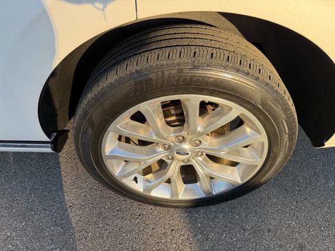 Used 2018 Ford Expedition Platinum image 41