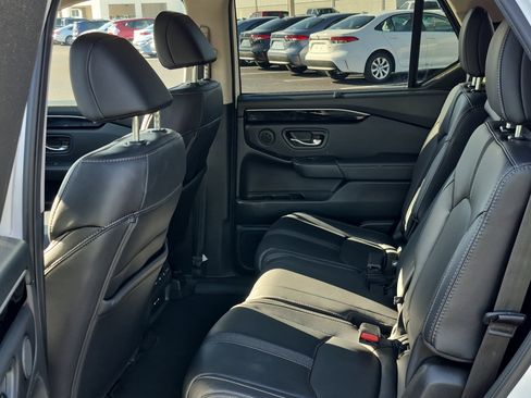 Used 2024 Honda Pilot Touring image 17