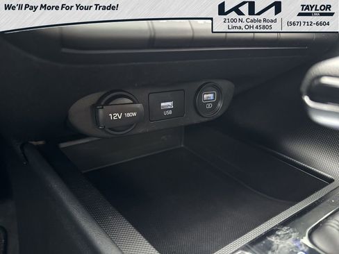 Used 2023 Hyundai Elantra SEL w/ Preferred Accessory Package image 19