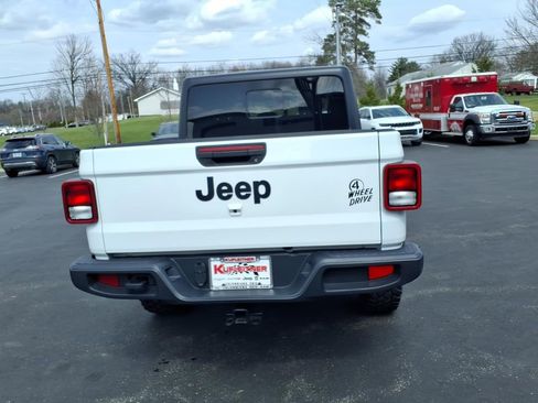 Used 2022 Jeep Gladiator Mojave AWD/4WD image 4