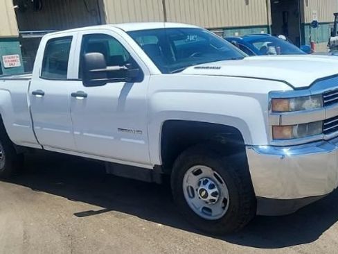 Used 2015 Chevrolet Silverado 2500 W/T AWD/4WD image 2