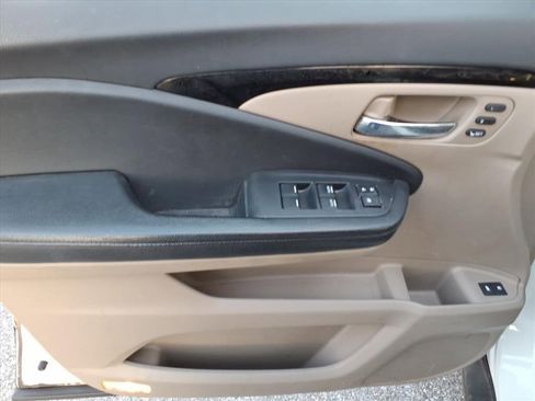Used 2016 Honda Pilot Touring image 16