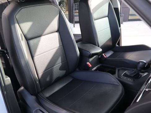 Used 2021 Volkswagen Tiguan SE w/ Panoramic Sunroof Package FWD image 12