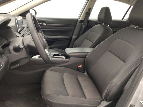 Used 2024 Nissan Altima 2.5 SV FWD image 17