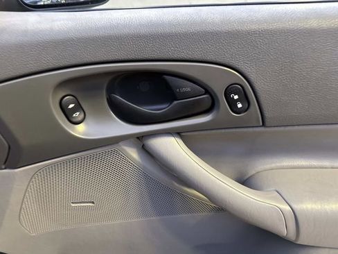 Used 2005 Ford Focus ZXW Wagon image 15