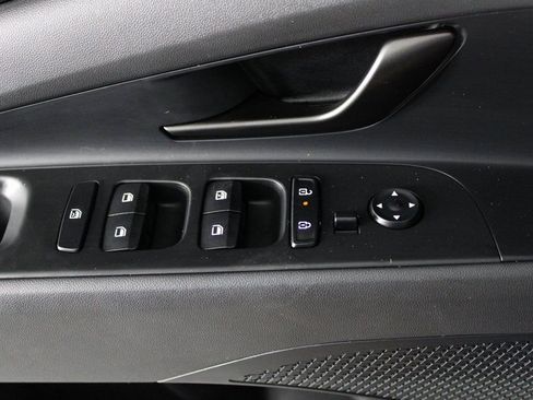 Certified 2025 Hyundai Elantra SEL image 19