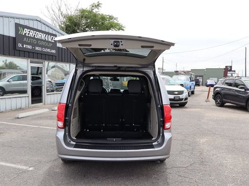 Used 2019 Dodge Grand Caravan SXT FWD image 11