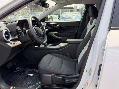 Used 2024 Chevrolet Trax LS FWD image 18