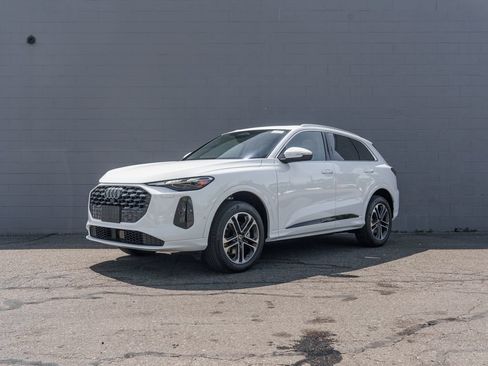 Used 2025 Audi Q5 Premium w/ Convenience Package AWD/4WD image 1