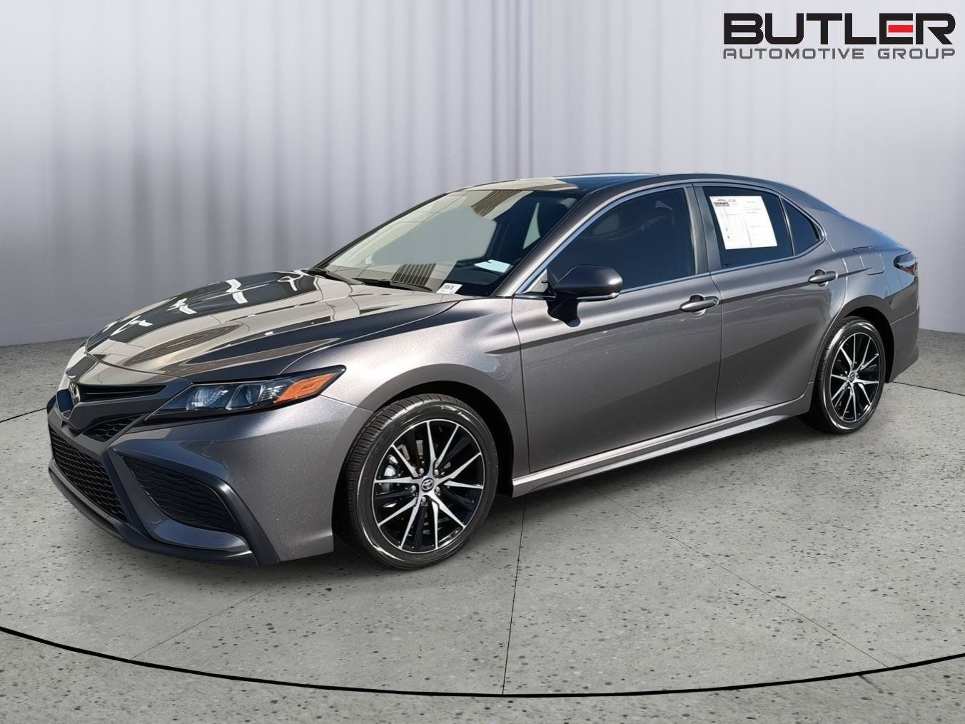 Used 2023 Toyota Camry SE FWD image 2