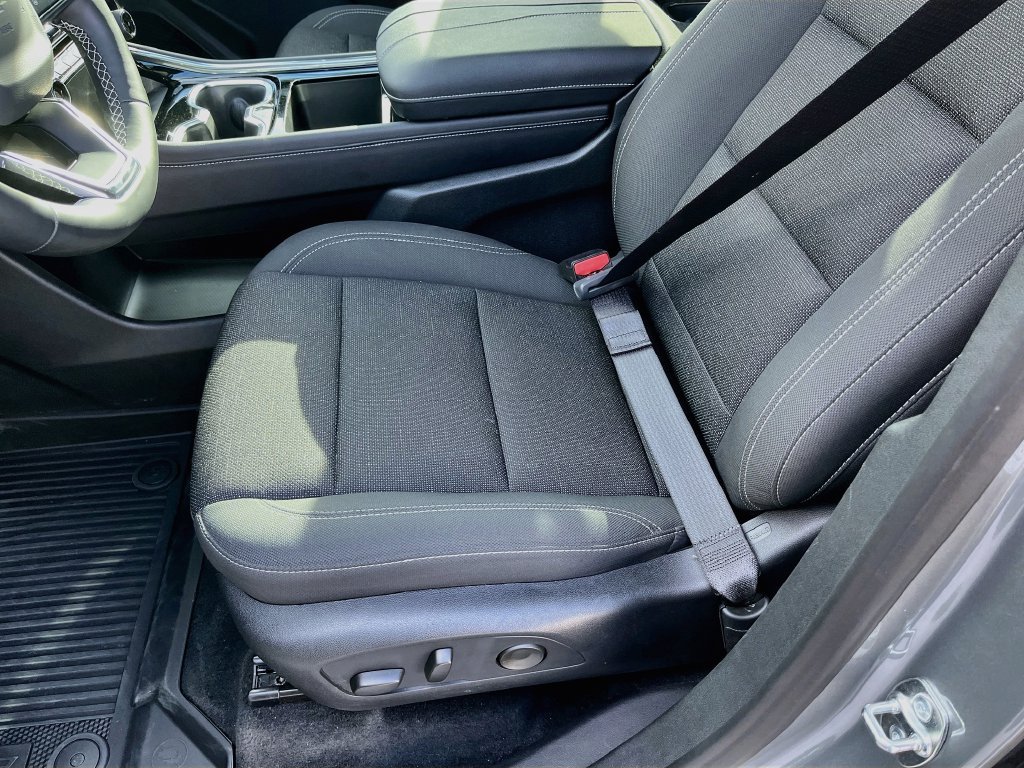 Used 2026 Chevrolet Traverse LT w/ Midnight/Sport Edition FWD image 19