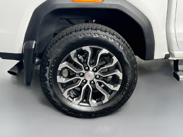 Used 2025 GMC Canyon Denali AWD/4WD image 37