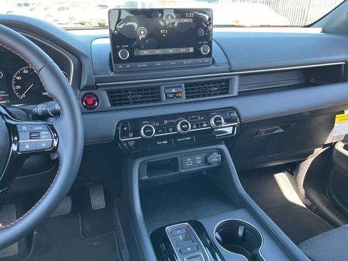 Certified 2025 Honda Pilot Sport image 17