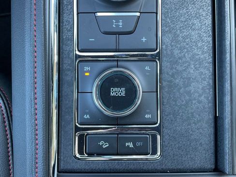 Certified 2024 Ford Expedition Limited image 34