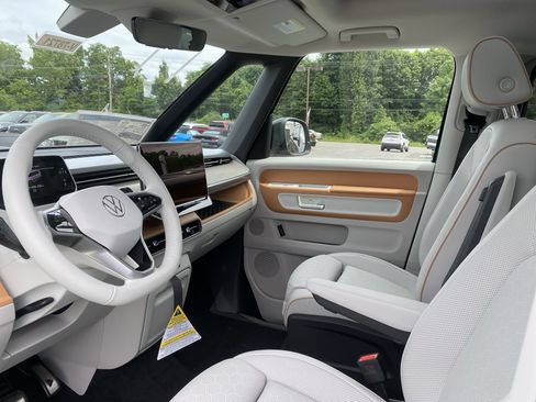 New 2025 Volkswagen ID. Buzz 1st Edition image 12