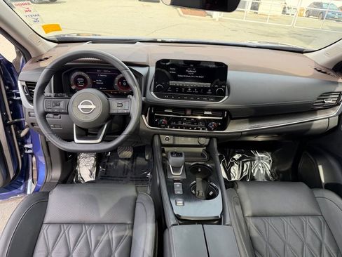 Used 2023 Nissan Rogue Platinum w/ Platinum Premium Package image 12