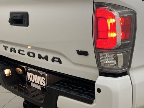 Used 2022 Toyota Tacoma TRD Off-Road w/ TRD Premium Off Road Package AWD/4WD image 30