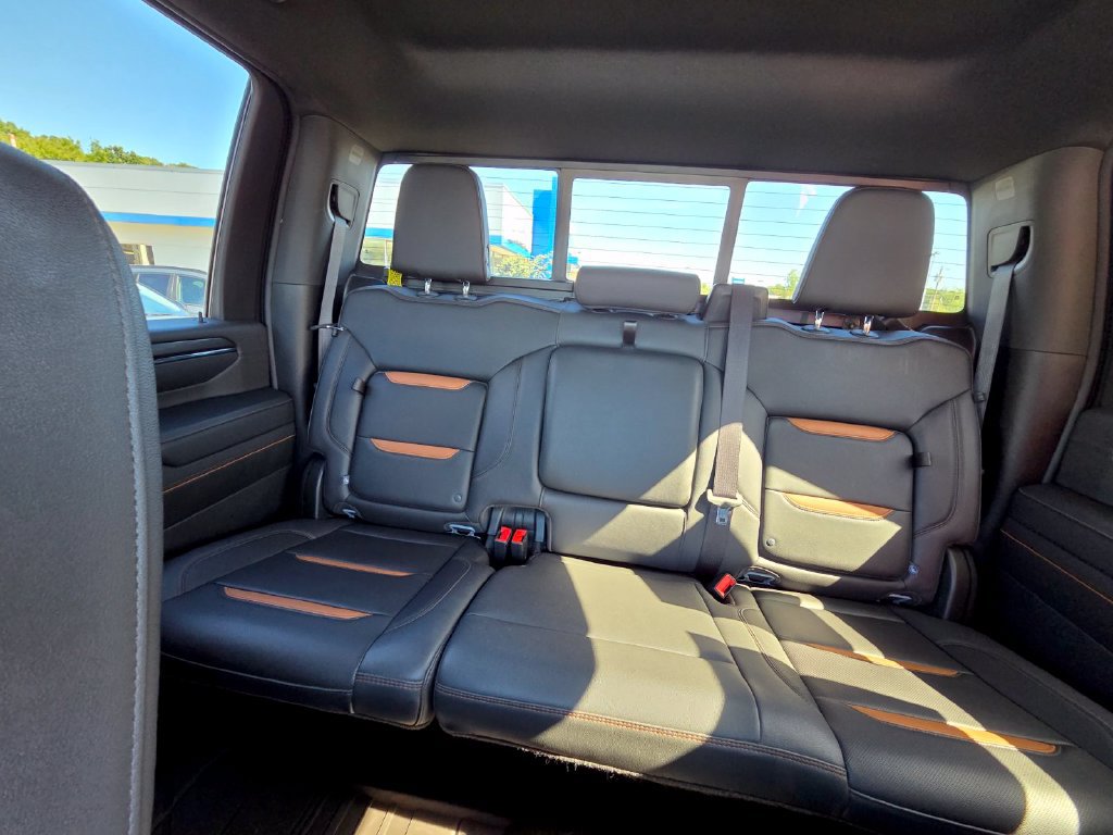 Used 2024 GMC Sierra 2500 AT4 w/ AT4 Preferred Package AWD/4WD image 27