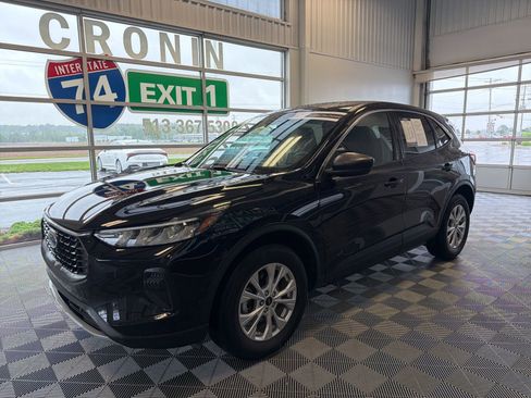 Used 2023 Ford Escape Active AWD/4WD image 3